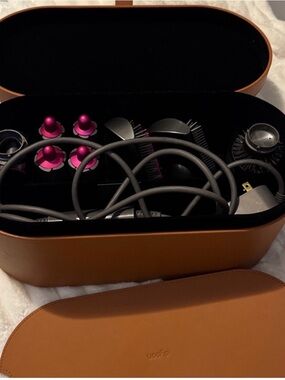Dyson Air wrap Set in Pink and Brown Travel Case